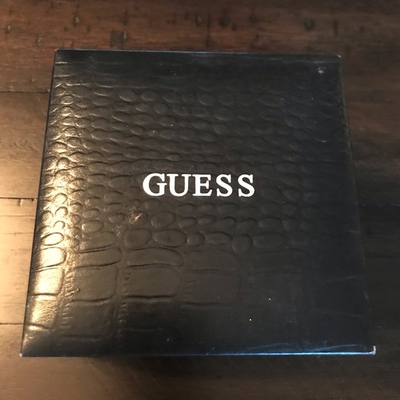 SOLD Guess | Swarovski crystals gold watch with box - Picture 6 of 6